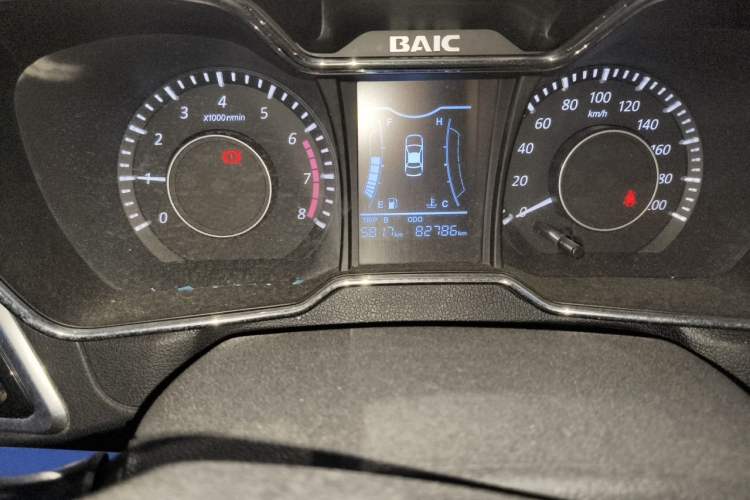 Used HYOSOW H3 2015 1.5L manual luxury version Odometer Close Up