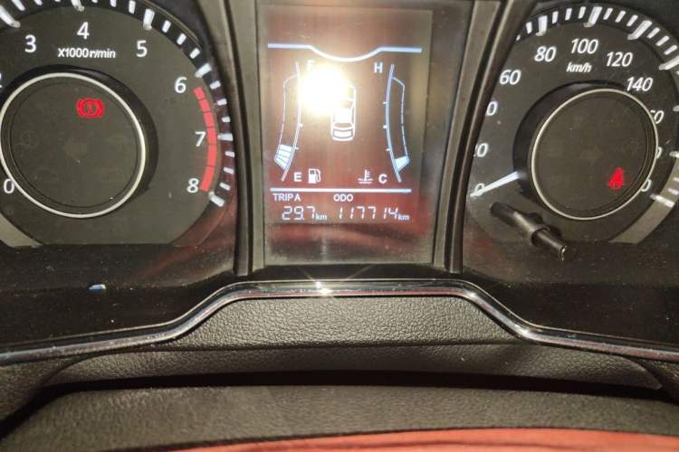 Used HYOSOW H3 2015 1.5L manual luxury version Odometer Close Up