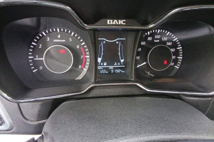 Used HYOSOW H3 2015 1.5L manual luxury version Odometer Close Up