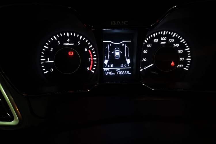 Used HYOSOW H3 2015 1.5L manual luxury version Odometer Close Up