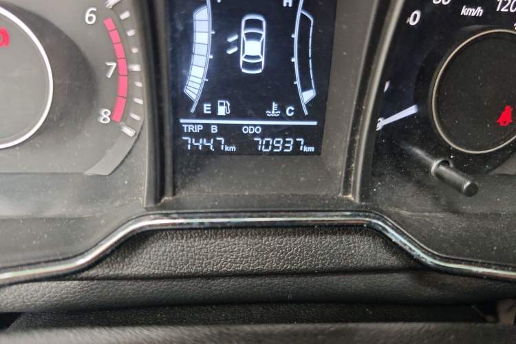 Used HYOSOW H3 2015 1.5L manual luxury version Odometer Close Up