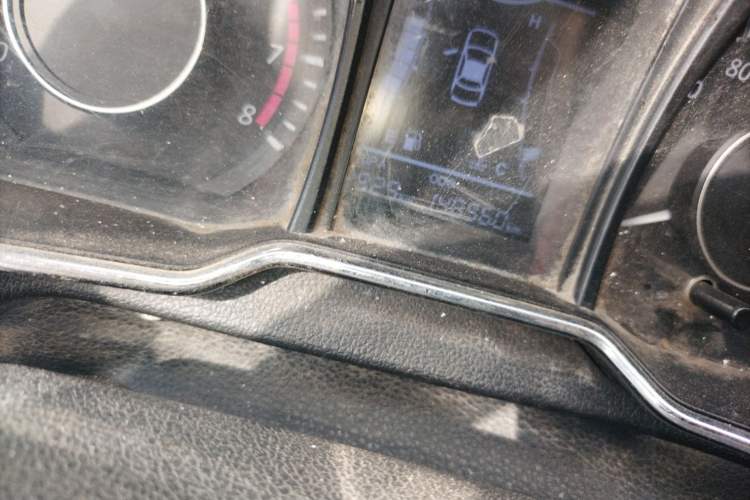 Used HYOSOW H3 2015 1.5L manual luxury version Odometer Close Up