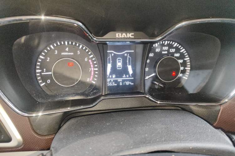 Used HYOSOW H3 2015 1.5L manual Comfort trim level Odometer Close Up