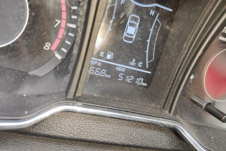 Used HYOSOW H3 2015 1.5L manual luxury version Odometer Close Up