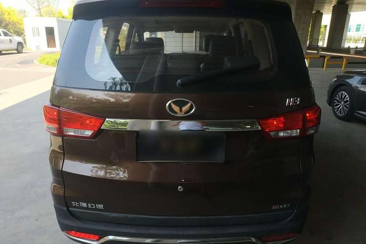 Used HYOSOW H3 2015 1.5L manual Comfort trim level Rear