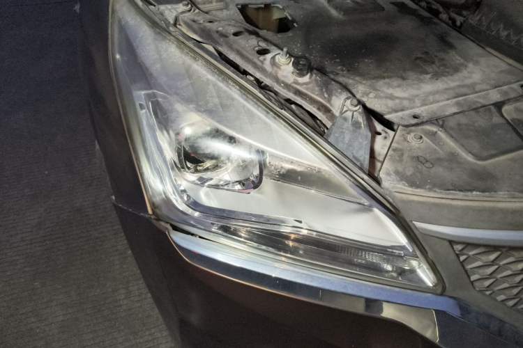 Used HYOSOW H3 2015 1.5L manual luxury version Right Front Headlight