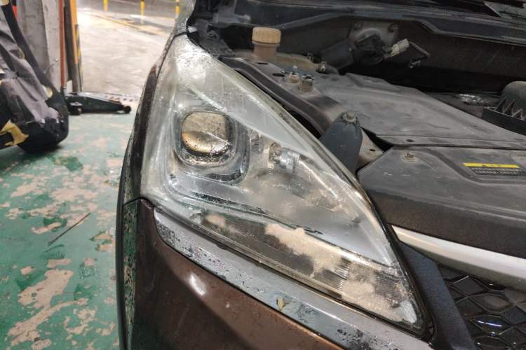Used HYOSOW H3 2015 1.5L manual luxury version Right Front Headlight