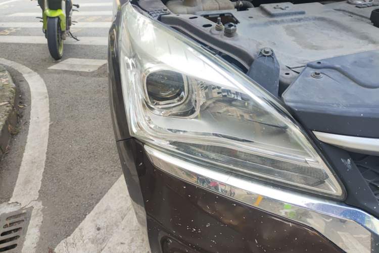 Used HYOSOW H3 2015 1.5L manual luxury version Right Front Headlight