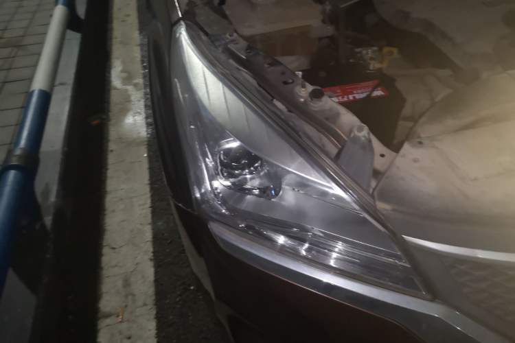 Used HYOSOW H3 2015 1.5L manual luxury version Right Front Headlight