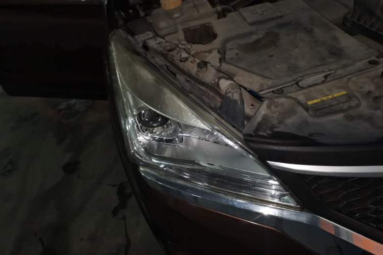 Used HYOSOW H3 2015 1.5L manual luxury version Right Front Headlight