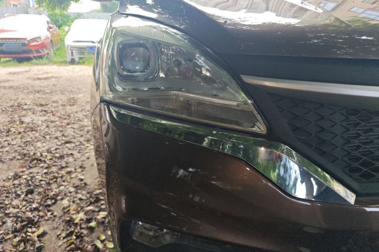 Used HYOSOW H3 2015 1.5L manual luxury version Right Front Headlight