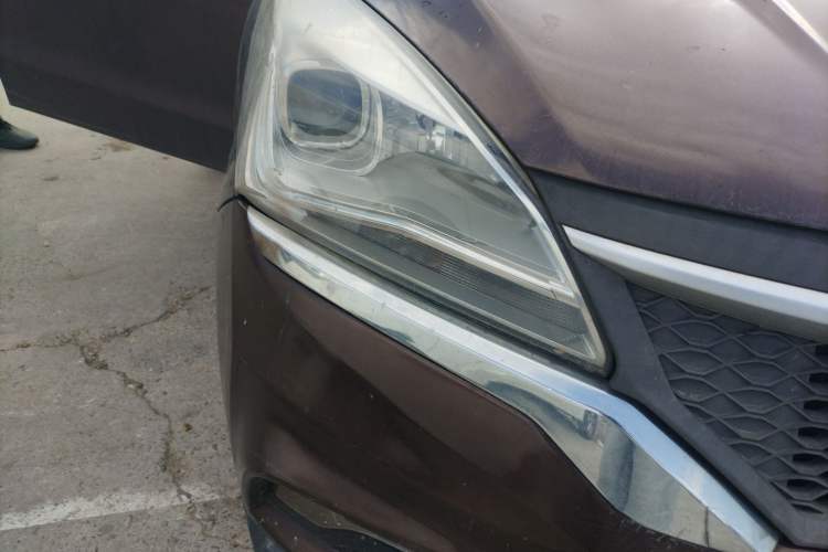 Used HYOSOW H3 2015 1.5L manual luxury version Right Front Headlight