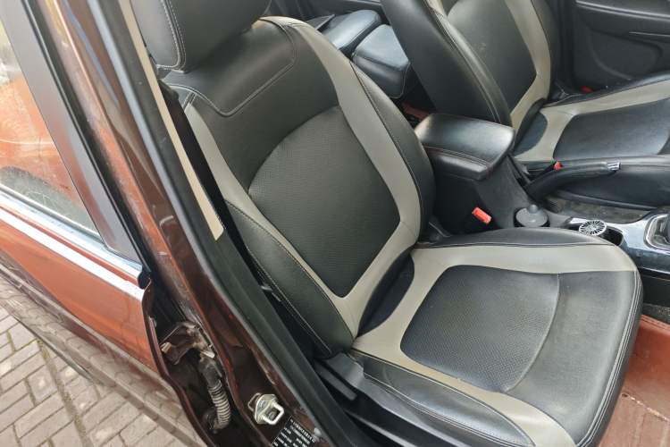 Used HYOSOW H3 2015 1.5L manual luxury version Right Front Seat