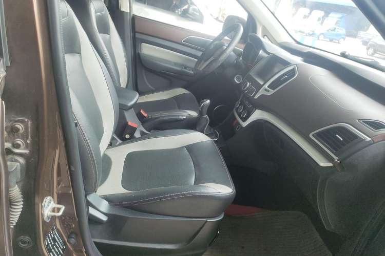 Used HYOSOW H3 2015 1.5L manual Comfort trim level Right Front Seat