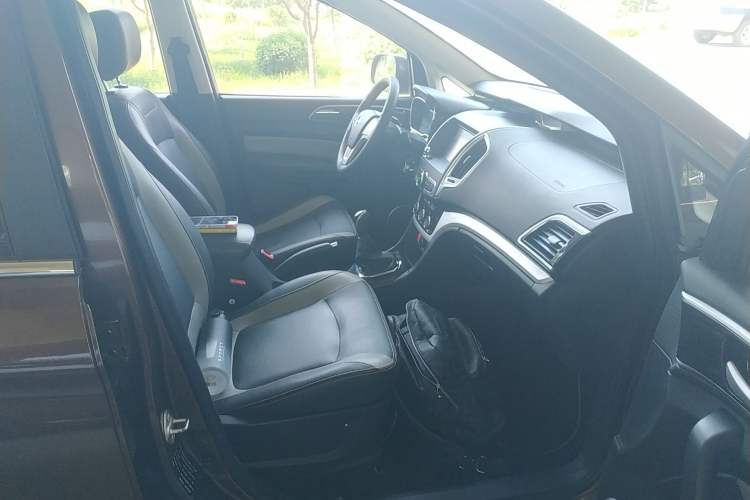 Used HYOSOW H3 2015 1.5L manual Comfort trim level Right Front Seat