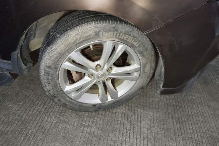 Used HYOSOW H3 2015 1.5L manual luxury version Right Front Wheel Hub