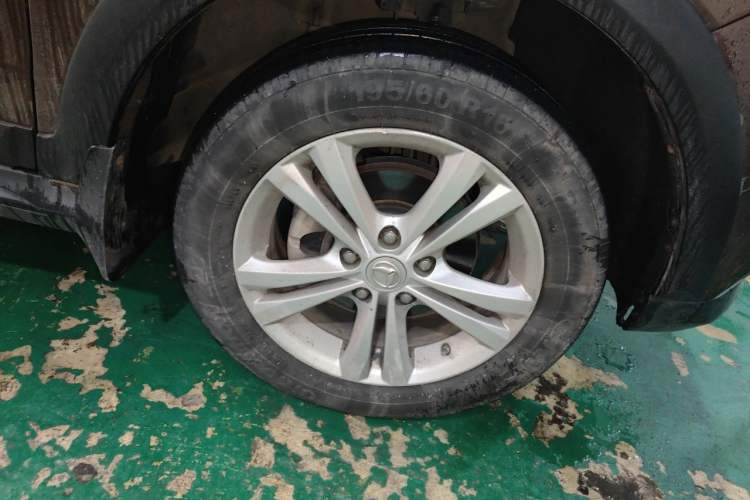 Used HYOSOW H3 2015 1.5L manual luxury version Right Front Wheel Hub
