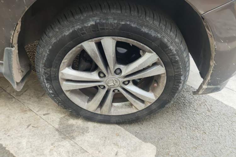 Used HYOSOW H3 2015 1.5L manual luxury version Right Front Wheel Hub