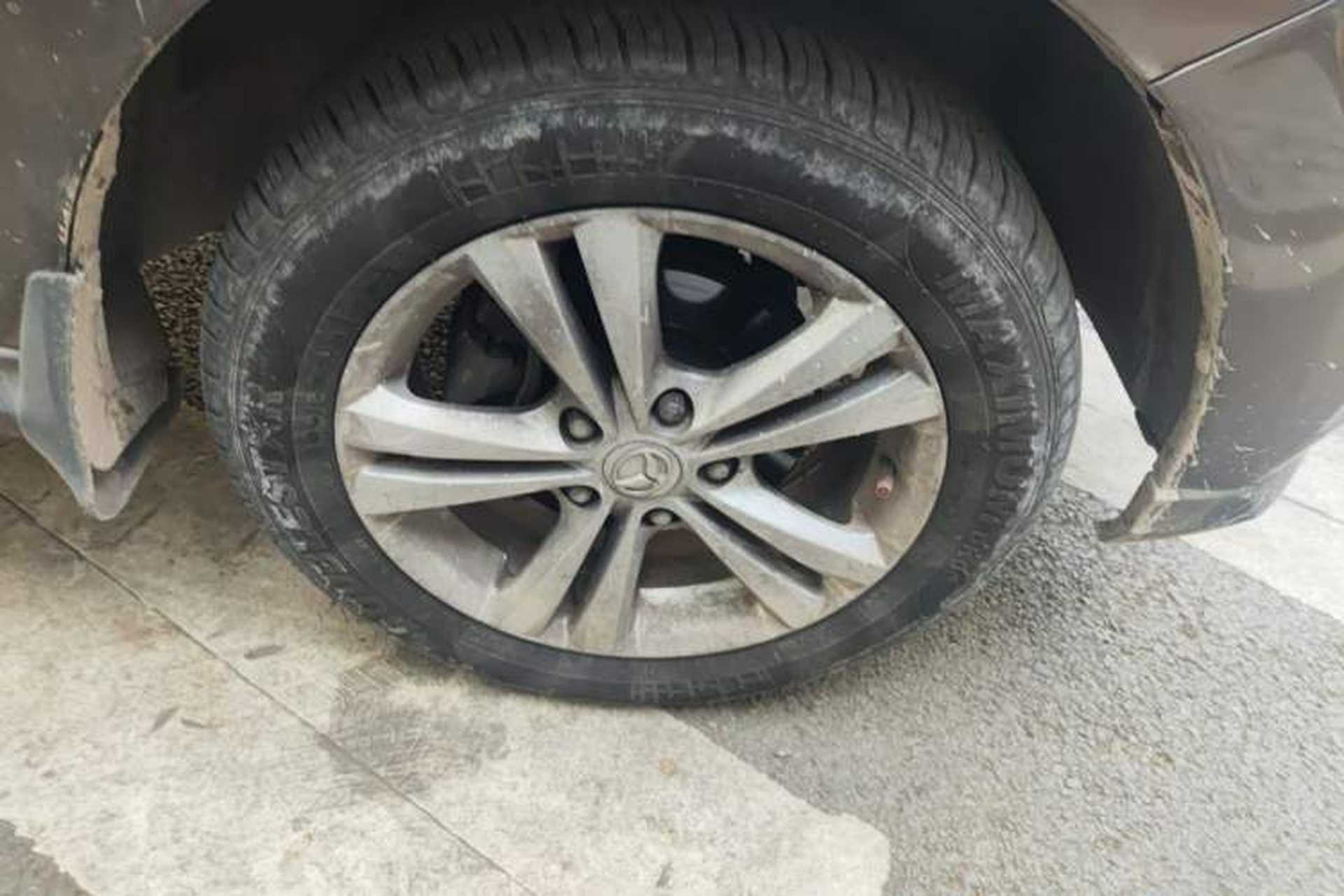 Used HYOSOW H3 2015 1.5L manual luxury version Right Front Wheel Hub