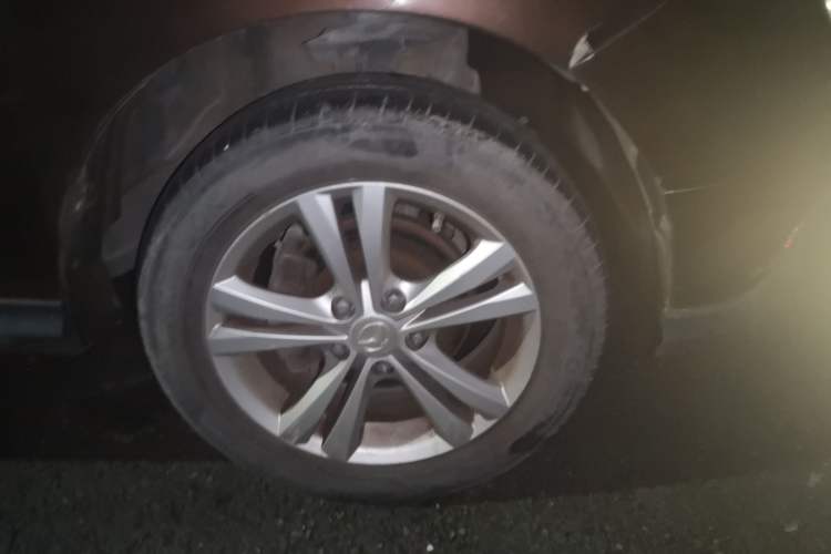 Used HYOSOW H3 2015 1.5L manual luxury version Right Front Wheel Hub