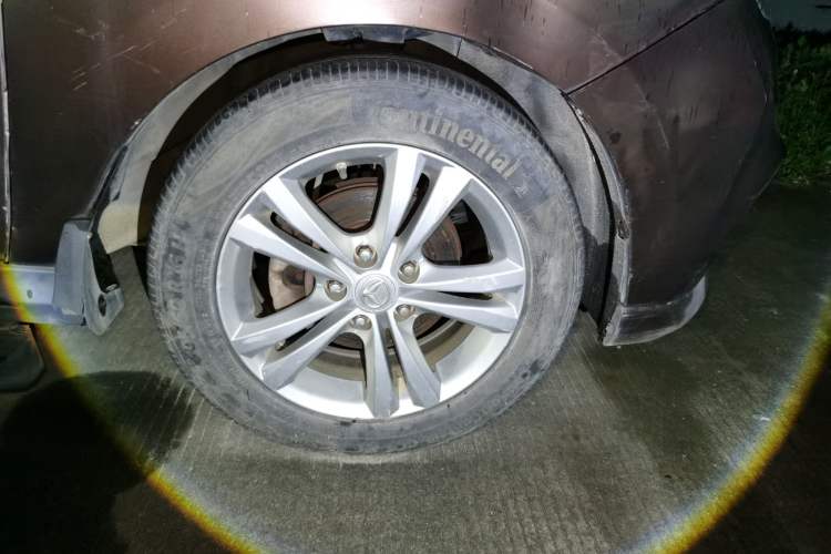 Used HYOSOW H3 2015 1.5L manual luxury version Right Front Wheel Hub