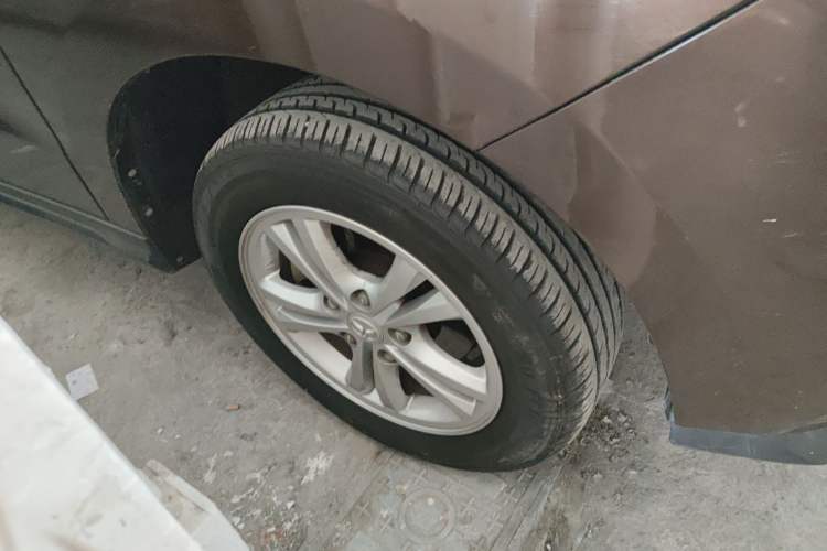 Used HYOSOW H3 2015 1.5L manual Comfort trim level Right Front Wheel Hub