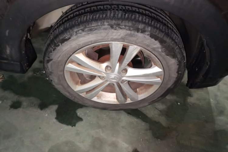 Used HYOSOW H3 2015 1.5L manual luxury version Right Front Wheel Hub