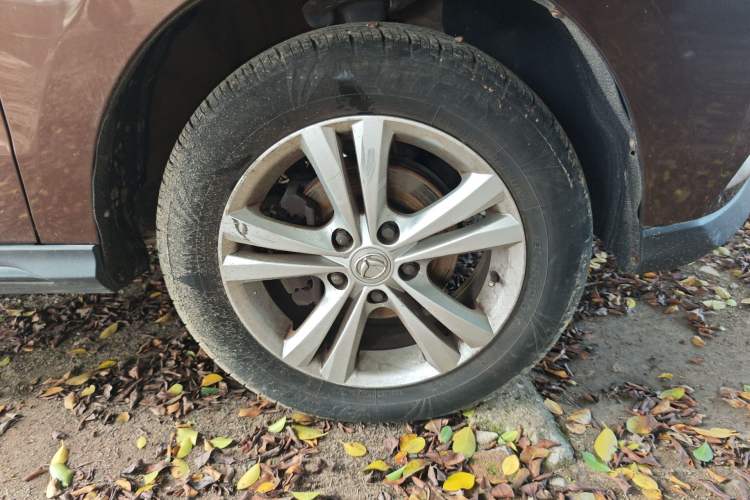 Used HYOSOW H3 2015 1.5L manual luxury version Right Front Wheel Hub