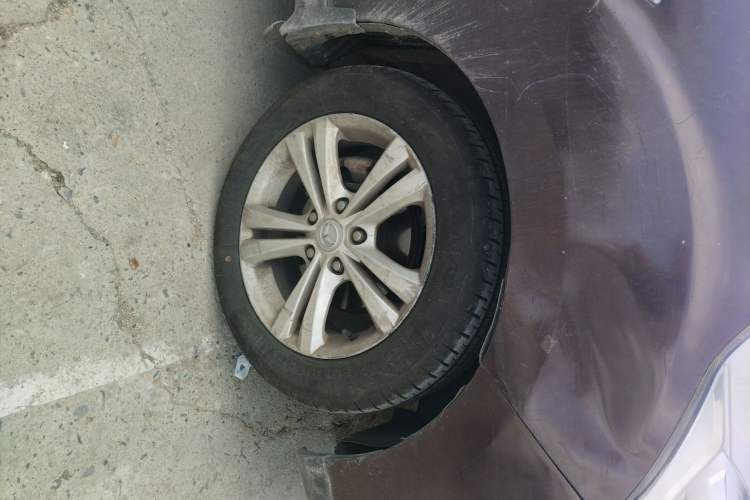 Used HYOSOW H3 2015 1.5L manual luxury version Right Front Wheel Hub