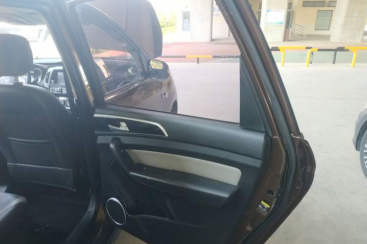 Used HYOSOW H3 2015 1.5L manual Comfort trim level Right Rear Door Interior