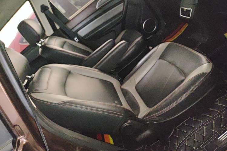 Used HYOSOW H3 2015 1.5L manual Comfort trim level Right Rear Seat