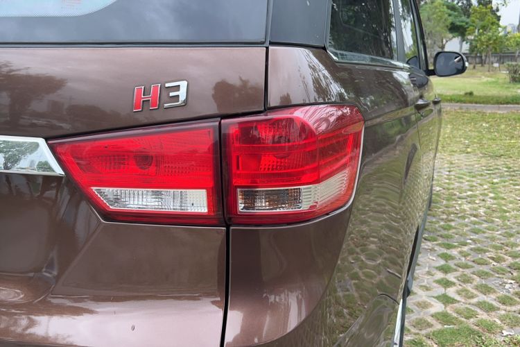 Used HYOSOW H3 2015 1.5L manual luxury version Right Rear Taillight