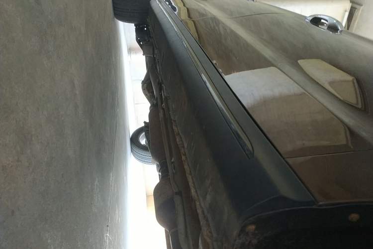 Used HYOSOW H3 2015 1.5L manual Comfort trim level Right Side Sill
