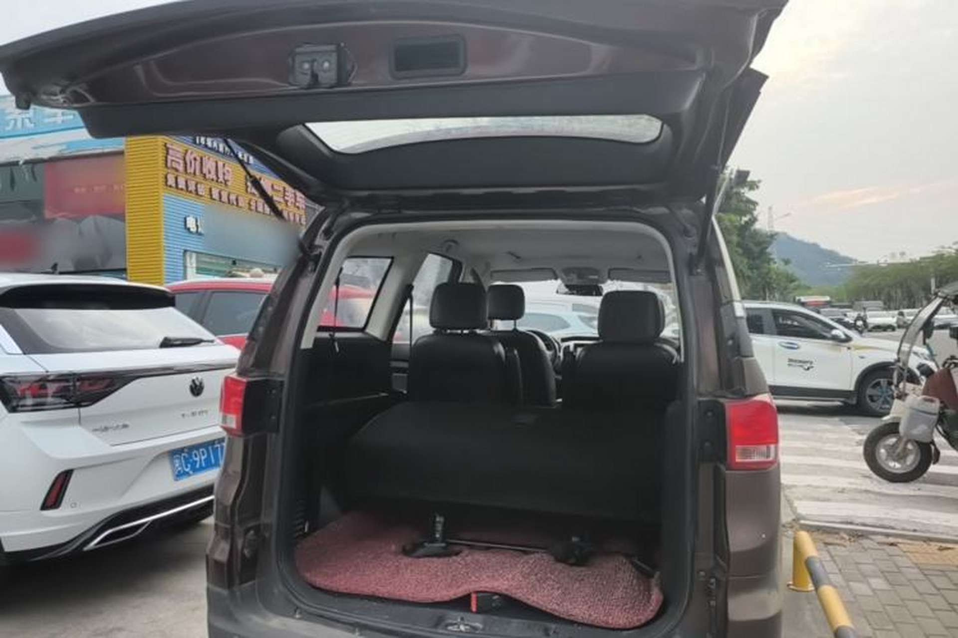 Used HYOSOW H3 2015 1.5L manual Comfort trim level Trunk
