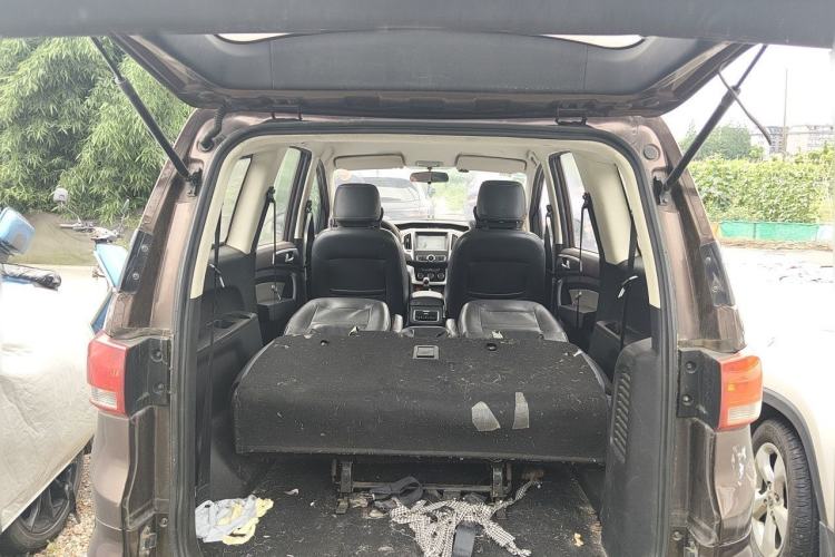 Used HYOSOW H3 2015 1.5L manual Comfort trim level Trunk