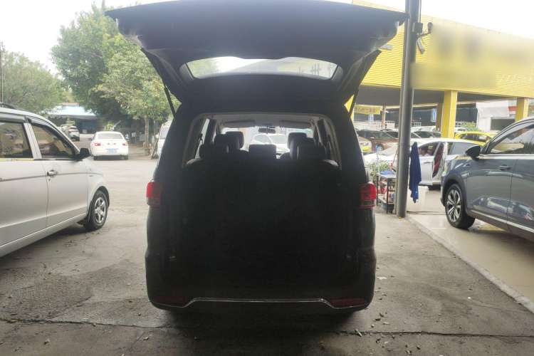 Used HYOSOW H3 2015 1.5L manual Comfort trim level Trunk