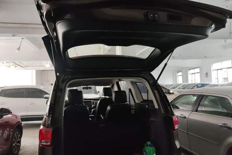 Used HYOSOW H3 2015 1.5L manual Comfort trim level Trunk