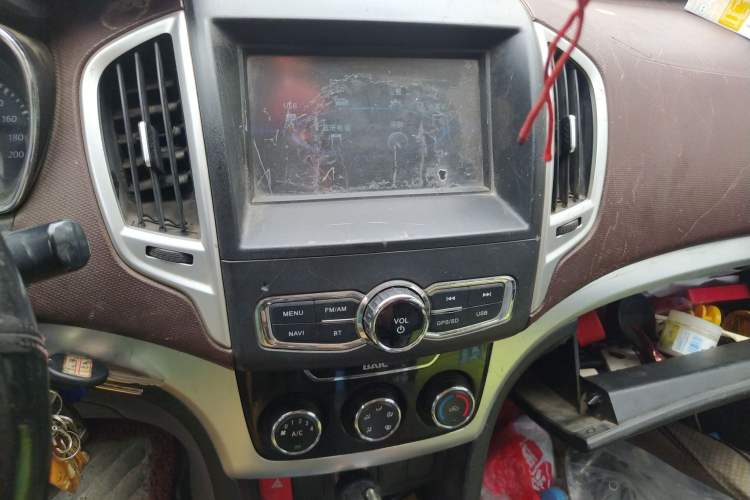 Used HYOSOW H3 2015 1.5L manual Comfort trim level Audio And AC Panel