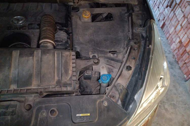 Used HYOSOW H3 2015 1.5L manual luxury version Engine Bay Left