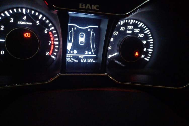 Used HYOSOW H3 2015 1.5L manual luxury version Odometer Close Up