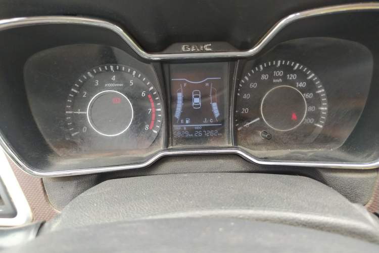 Used HYOSOW H3 2015 1.5L manual Comfort trim level Odometer Close Up