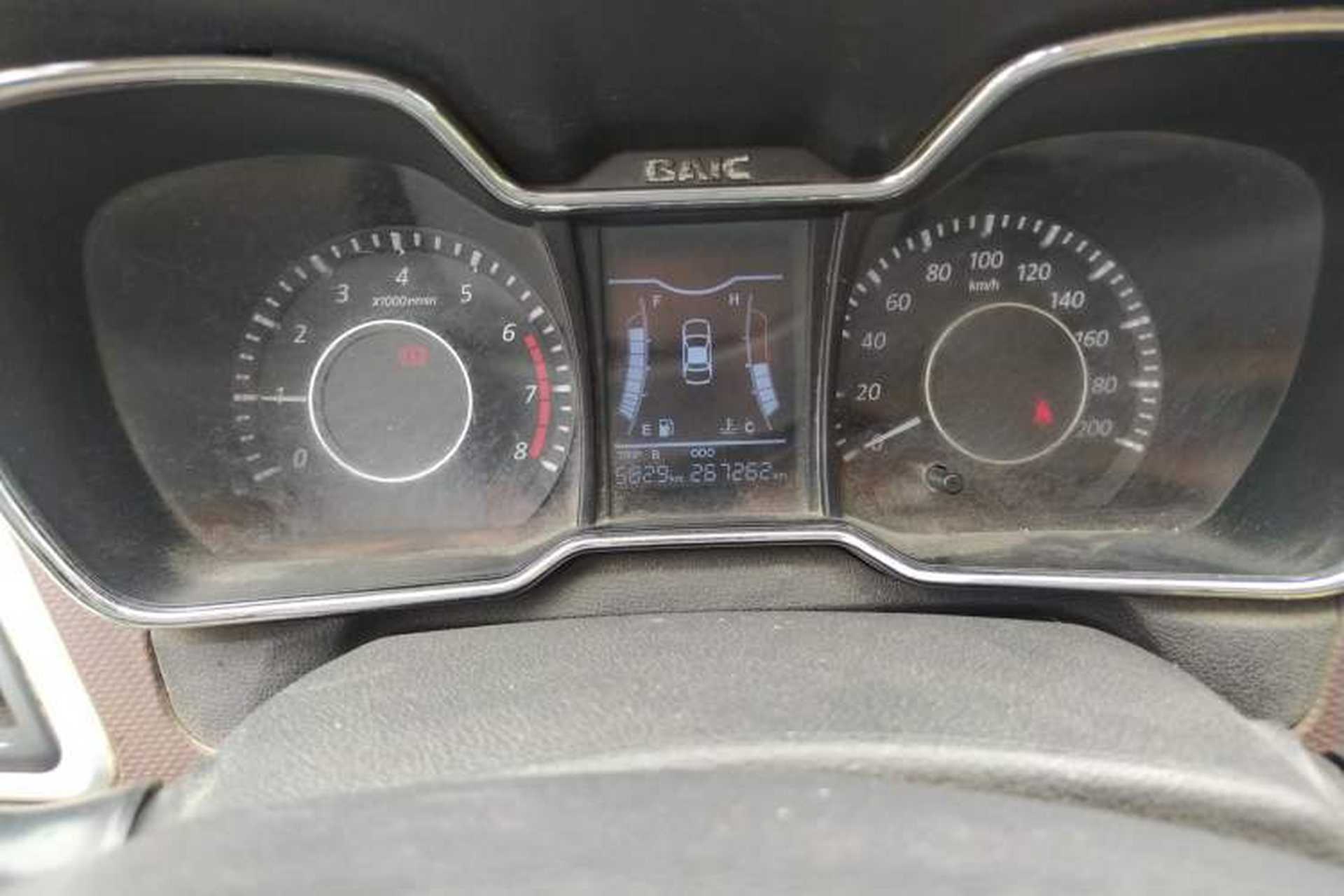 Used HYOSOW H3 2015 1.5L manual Comfort trim level Odometer Close Up