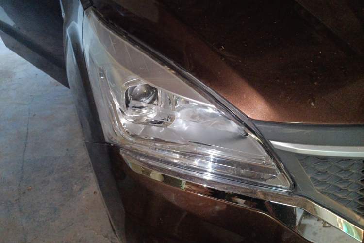 Used HYOSOW H3 2015 1.5L manual luxury version Right Front Headlight