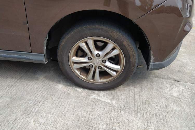Used HYOSOW H3 2015 1.5L manual Comfort trim level Right Front Wheel Hub