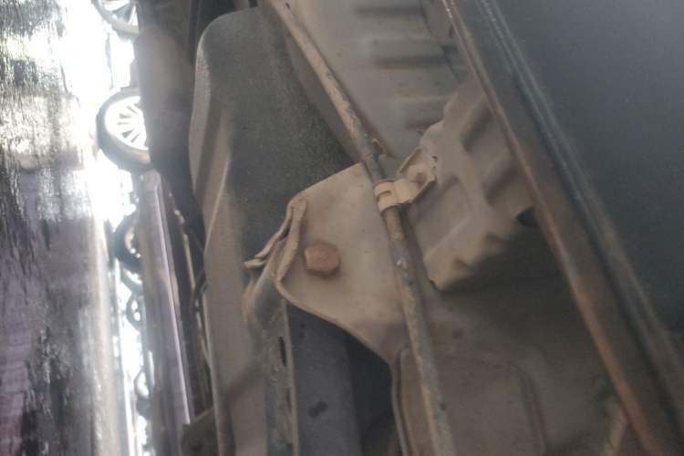 Used HYOSOW H3 2015 1.5L manual Comfort trim level Chassis Rear Left
