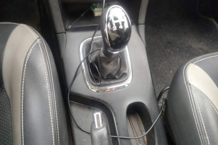 Used HYOSOW H3 2015 1.5L manual Comfort trim level Gear Lever