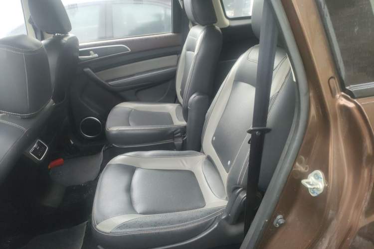 Used HYOSOW H3 2015 1.5L manual Comfort trim level Left Rear Seat