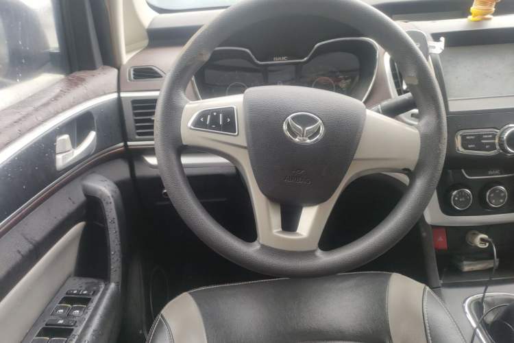 Used HYOSOW H3 2015 1.5L manual Comfort trim level Steering Wheel