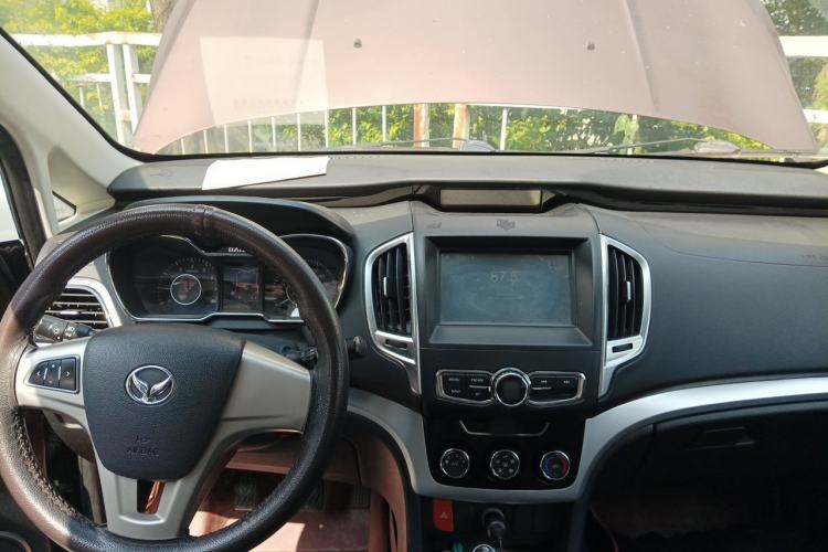 Used HYOSOW H3 2015 1.5L manual luxury version Center Console