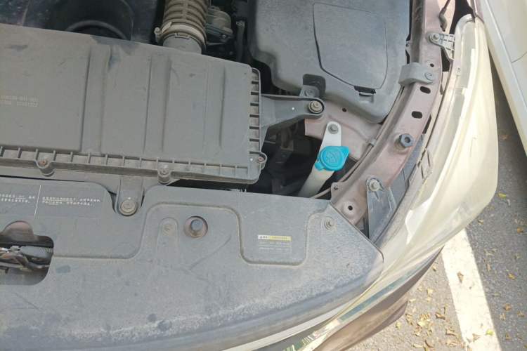 Used HYOSOW H3 2015 1.5L manual luxury version Engine Bay Left